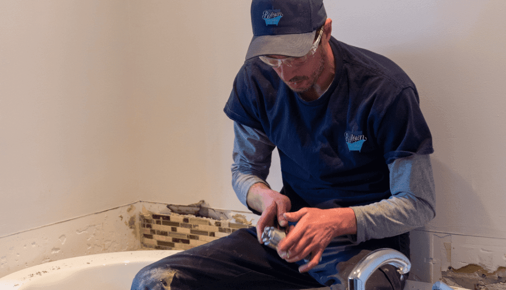 bathroom renovation contractor installing bathroom fixtures Ottawa