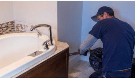 Finished acrylic bathtub and wall surround after a Bytown replacement in Ottawa